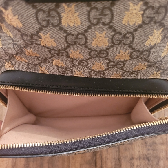 GUCCI small GG Supreme Bees Backpack - Picture 6 of 12